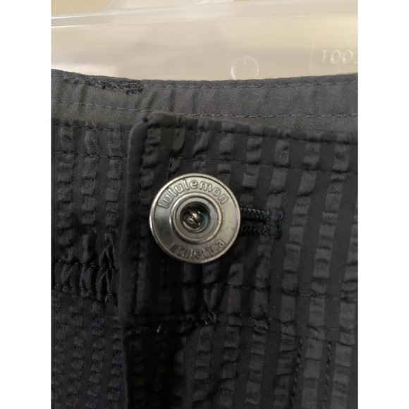Lululemon Men's Seersucker Striped Kahuna Shorts Sz 34 Black‎ 10.5" Inseam - Picture 2 of 9